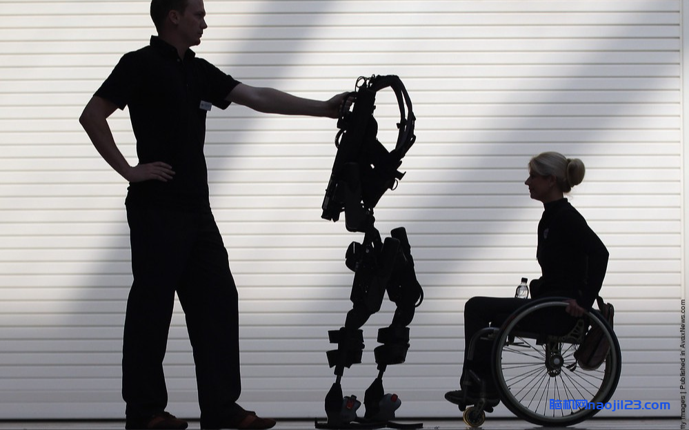 脑机接口与智能仿生腿结合，为残疾人开启全新生活
